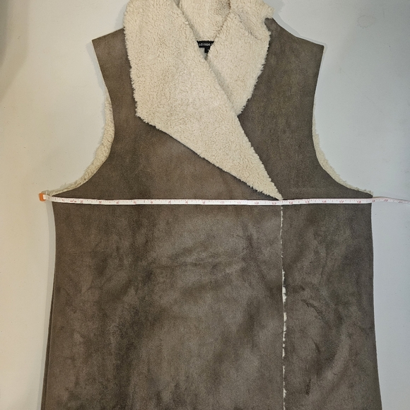 Madison and Lola faux suede and sherpa vest - Picture 5 of 5
